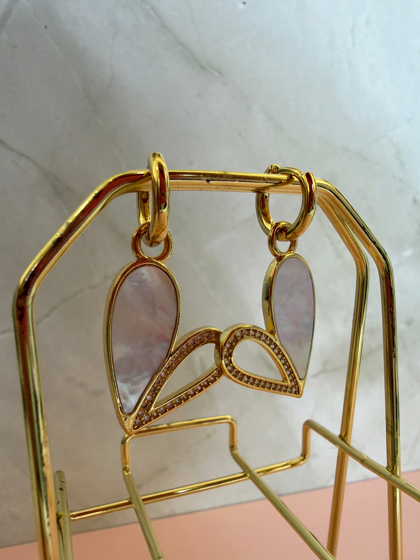 Pendientes dorados variados