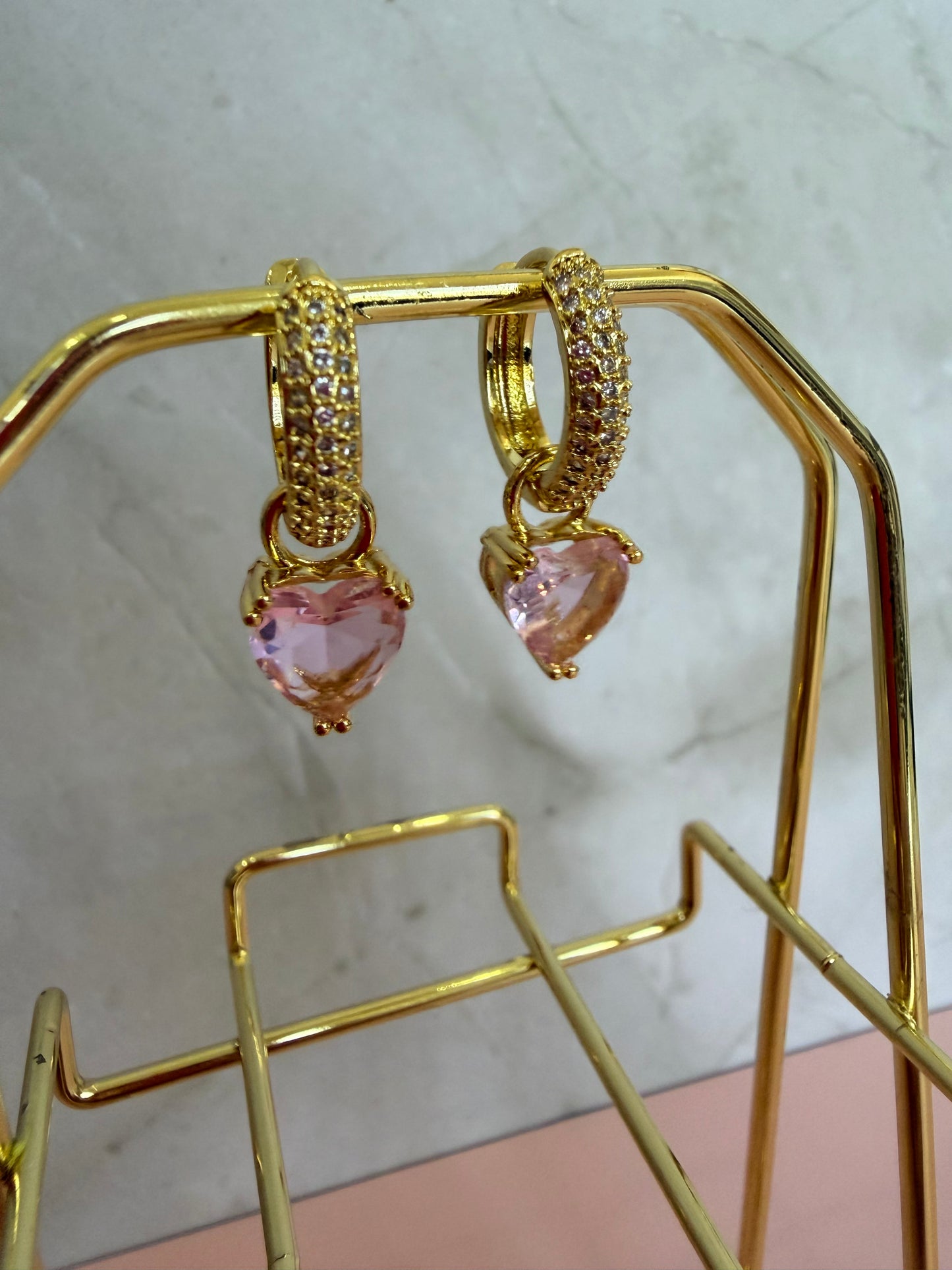 Pendientes dorados variados