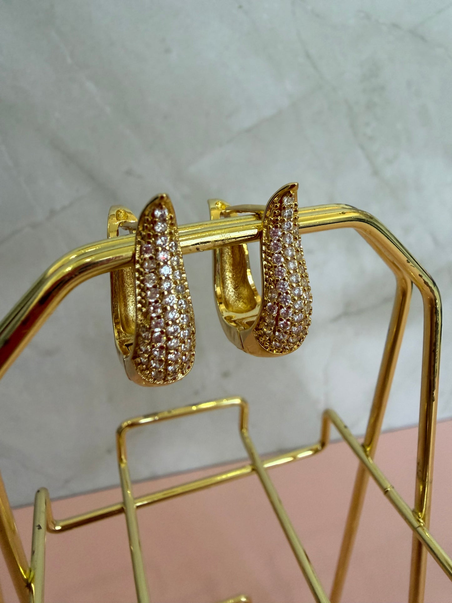 Pendientes dorados variados