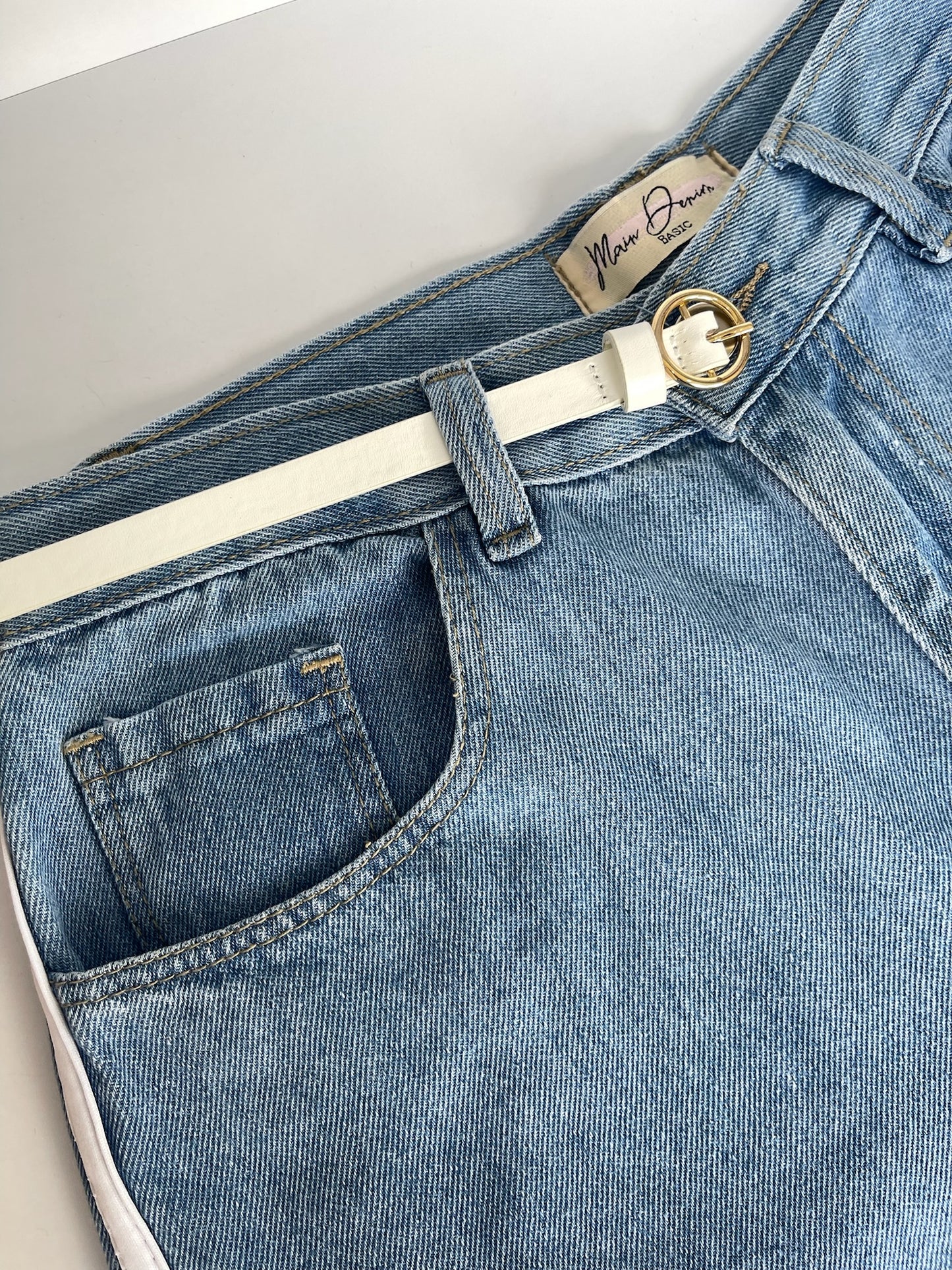 Correas Finitas Variadas