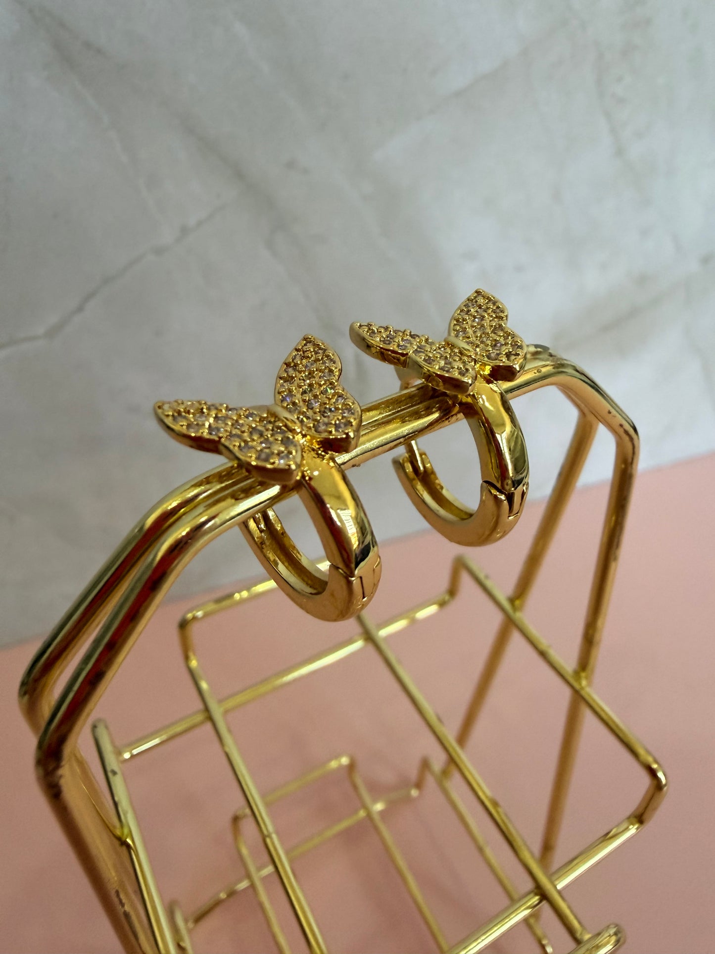 Pendientes dorados variados